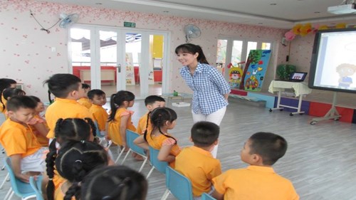 Giáo viên mầm non tham gia thi giáo viên giỏi cấp Thành phố 2017-2018.